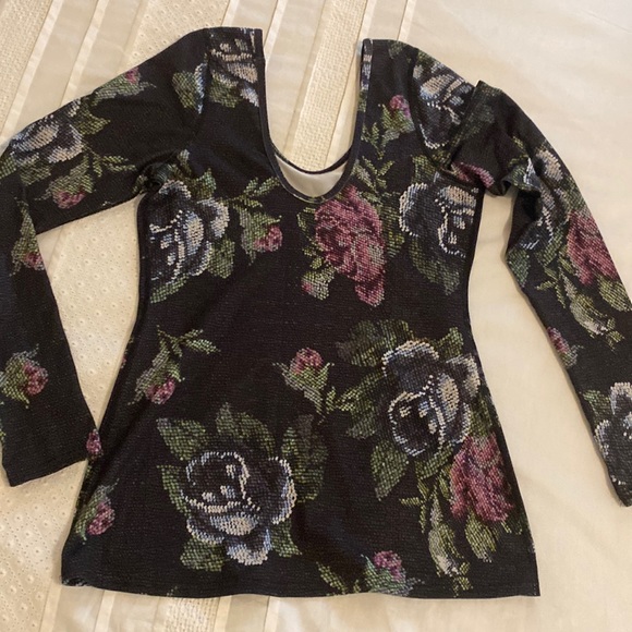 Lululemon scoop neck and back long sleeve top. Size 6. Excellent condition. - Picture 1 of 2